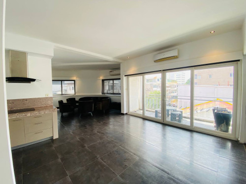 3Bed Renovated Apartment In Sangkat Phsar Chas With Elevator