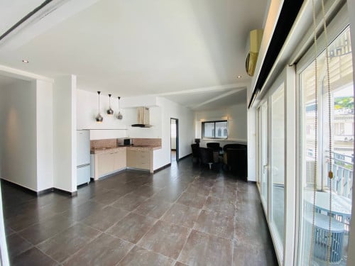 3Bed Renovated Apartment In Sangkat Phsar Chas With Elevator