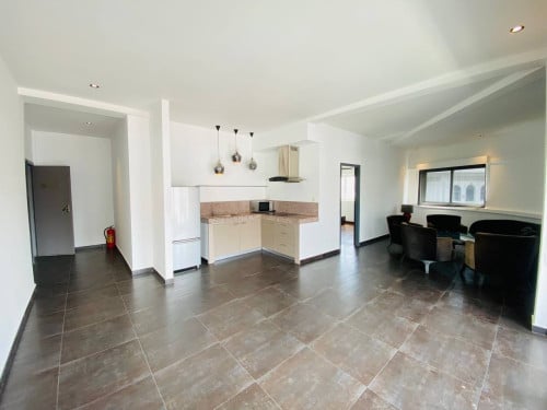 3Bed Renovated Apartment In Sangkat Phsar Chas With Elevator