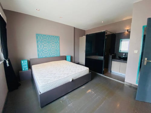 3Bed Renovated Apartment In Sangkat Phsar Chas With Elevator