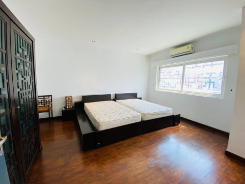 3Bed Renovated Apartment In Sangkat Phsar Chas With Elevator