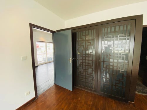 3Bed Renovated Apartment In Sangkat Phsar Chas With Elevator