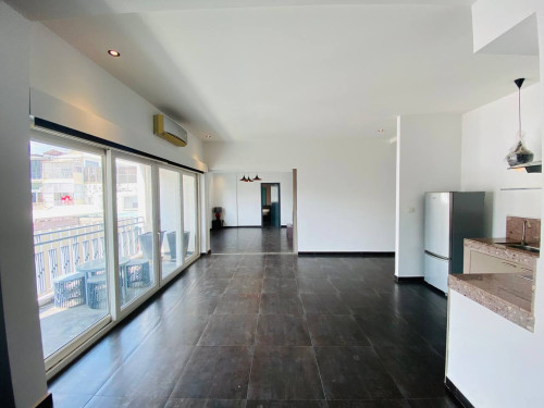 3Bed Renovated Apartment In Sangkat Phsar Chas With Elevator