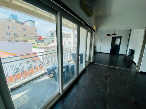 3Bed Renovated Apartment In Sangkat Phsar Chas With Elevator