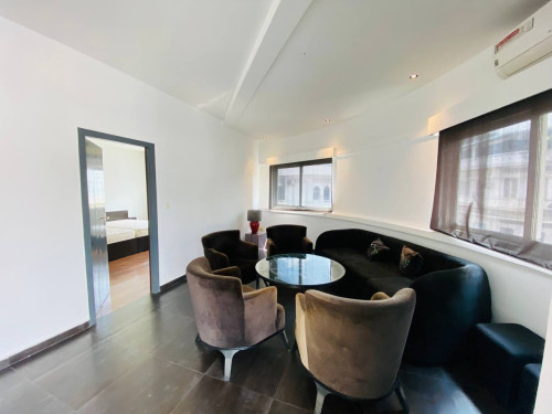 3Bed Renovated Apartment In Sangkat Phsar Chas With Elevator