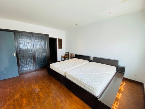 3Bed Renovated Apartment In Sangkat Phsar Chas With Elevator