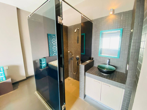 3Bed Renovated Apartment In Sangkat Phsar Chas With Elevator