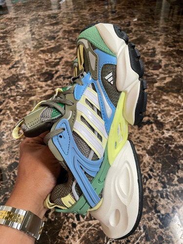 Adidas  ម៉ូតស្អាត (Size 37.5) - នៅថ្មីខ្លាំង