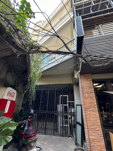 Guest House With Fully Furnished For Rent In BKK1 Area