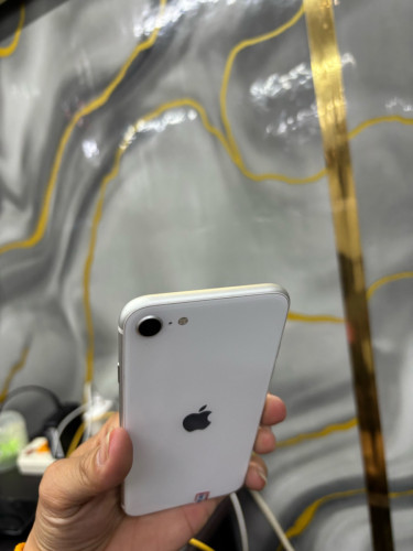 IphoneSE2 64G JA ម៉ាសុីនសានុំស្រុីន