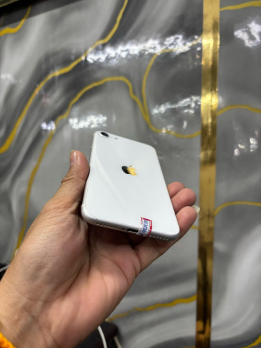 IphoneSE2 64G JA ម៉ាសុីនសានុំស្រុីន