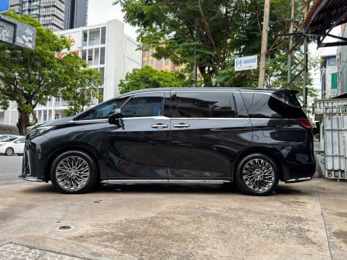 Lexus LM350h 2024 (7,000km)