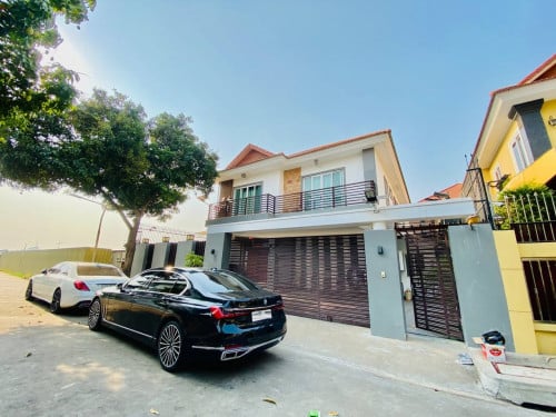 Modern Villa For Rent In Tonle Bassac