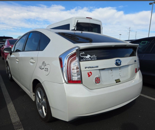 Prius 2014 Option 5 ១៣មុឺនmile ឡានមូល