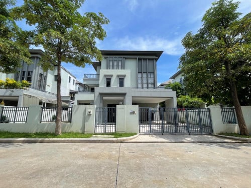 Queen Villa for Rent in Borey Chip Mong Landmark 271