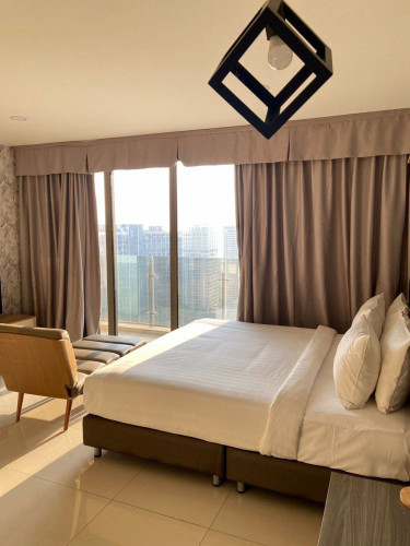 The Peak Studio room for rent