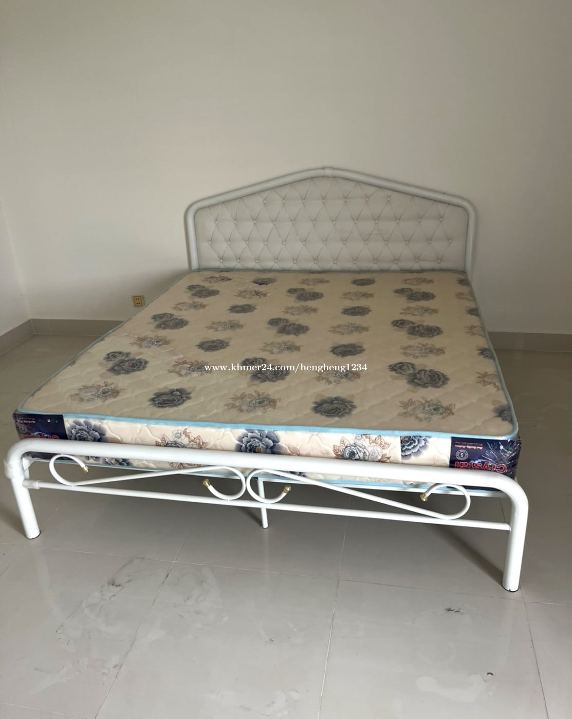 គ្រែ និង ពូក នៅថ្មី