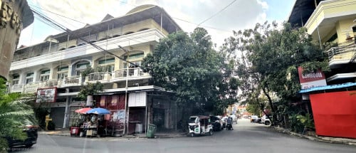 ផ្ទះកែងលក់ មានចំណូលស្រាប់ ជាប់ផ្សាររតនាផ្លាហ្សា
