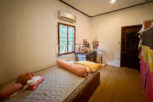 ផ្ទះលក់ក្នុងក្រុងសៀមរាប ជិតវត្តបូព៌/House for Sale in Siem Reap near Wat Bo