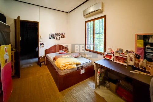 ផ្ទះលក់ក្នុងក្រុងសៀមរាប ជិតវត្តបូព៌/House for Sale in Siem Reap near Wat Bo