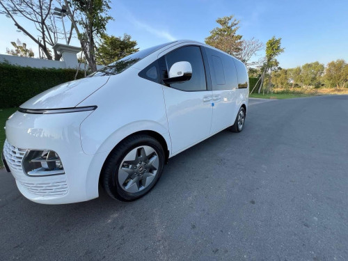 ✅Hyundai Staria  2024 full option ✅ឡានទេីបប្រេីន8000គីឡូជាង  ម្ចាស់ផ្ទាល់ម៉ង✅ថ្មីគ្មានកន្លែងទាល់ទេ