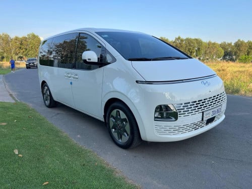✅Hyundai Staria  2024 full option ✅ឡានទេីបប្រេីន8000គីឡូជាង  ម្ចាស់ផ្ទាល់ម៉ង✅ថ្មីគ្មានកន្លែងទាល់ទេ