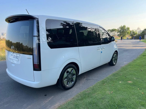 ✅Hyundai Staria  2024 full option ✅ឡានទេីបប្រេីន8000គីឡូជាង  ម្ចាស់ផ្ទាល់ម៉ង✅ថ្មីគ្មានកន្លែងទាល់ទេ