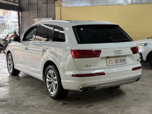 Audi Q7 2017 Quarter សាំង