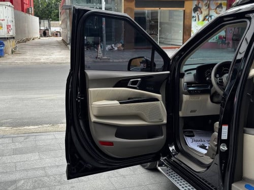 KIA CARNIVAL Hi Limousine VIP 2021