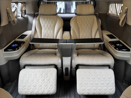 KIA CARNIVAL Hi Limousine VIP 2021
