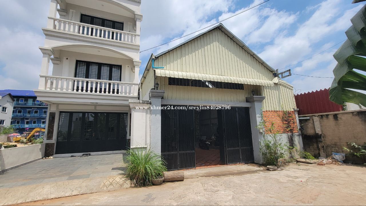 ផ្ទះលក់ ប្លង់រឹង ដីធំ នៅជិតផ្សារឈូកវ៉ា