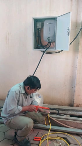 មានសេវាតម្លើងប្រព័ន្ធសាកថ្មរថយន្តដល់ផ្ទះ 0883525299