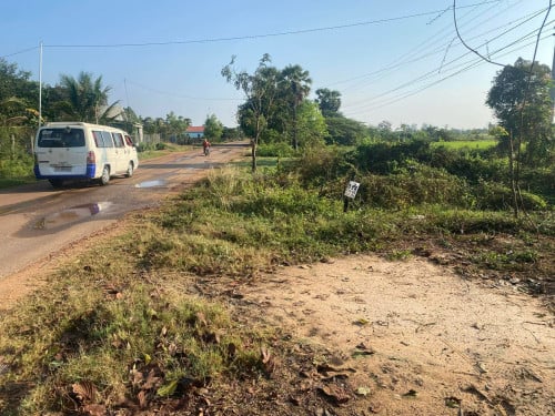 ជិតផ្សារបត់រំដួល (បន្ទាន់)