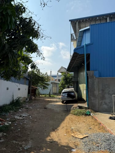 ឃ្លាំង​ជួល