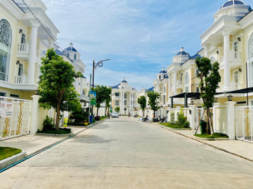វិឡាភ្លោះ២ផ្ទះជាប់គ្នា