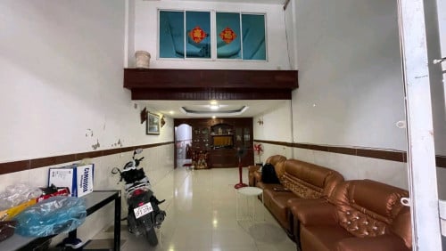 លក់បន្ទាន់ ក្រោមទីផ្សារកម្ចីធនាគារបាន 10មុឺន។