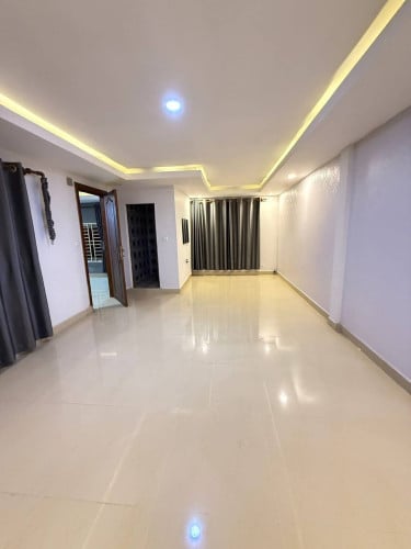 ផ្ទះលក់បន្ទាន់នៅឃ្លាំងលើ​ក្រោយរោងចក្រ យូ សុីន​ 012 460191/096 4544414