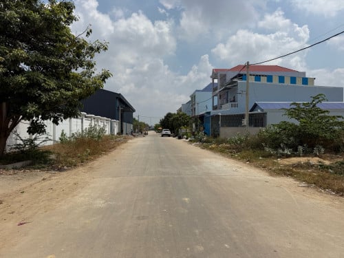 ដីលក់(15 x 20)នៅឈូកវ៉1ជិតផ្លូវ2011