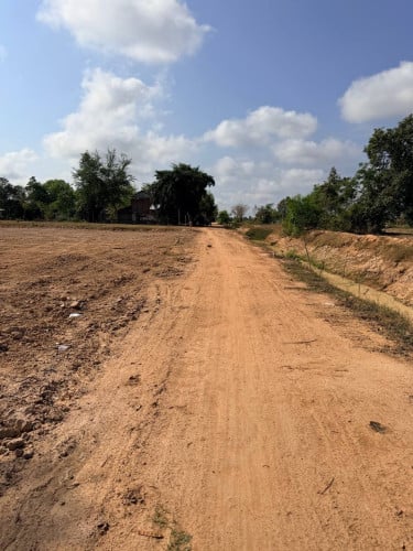ទំហំដី​ 20m x 36m​ តម្លៃ​16400$ (ចរចា) ដីលក់បន្ទាន់ ទីតាំងល្អ​