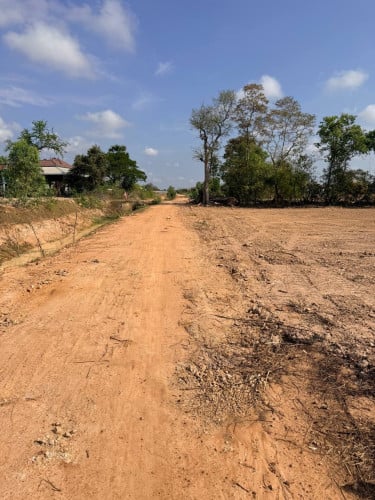 ទំហំដី​ 20m x 36m​ តម្លៃ​16400$ (ចរចា) ដីលក់បន្ទាន់ ទីតាំងល្អ​