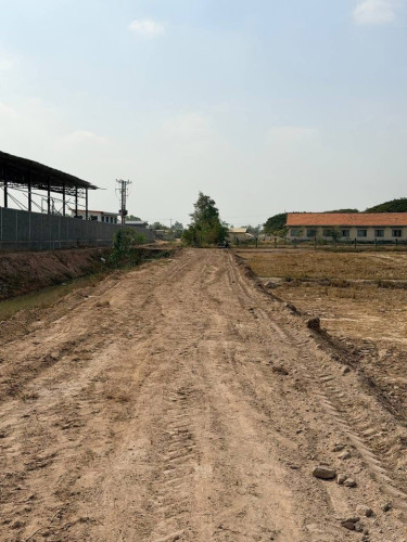 #បាទី​ ទំហំដី​ 20m x 45m តម្លៃត្រឹមតែ​ 22000$ (ចរចា)