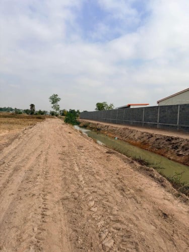 #បាទី​ ទំហំដី​ 20m x 45m តម្លៃត្រឹមតែ​ 22000$ (ចរចា)
