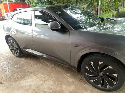 ឡានលក់ AVATR025 650KM MAX មិនទាន់ធ្វេីស្លាកលេខ