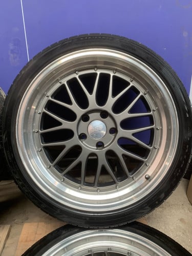 យ៉ាន់នឹងសំបក BBS លក់បងៗ