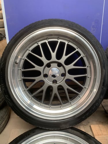 យ៉ាន់នឹងសំបក BBS លក់បងៗ
