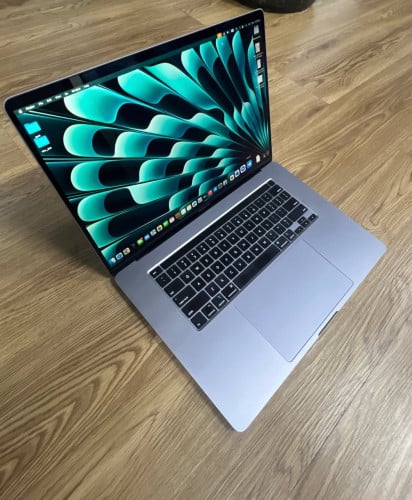 MacBook Pro Core i9 Ram32