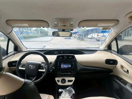 Prius 2016 full option 3 ក្បាលបេភ្នំពេញ