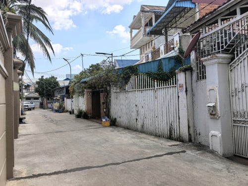 ឃ្លាំងជួល