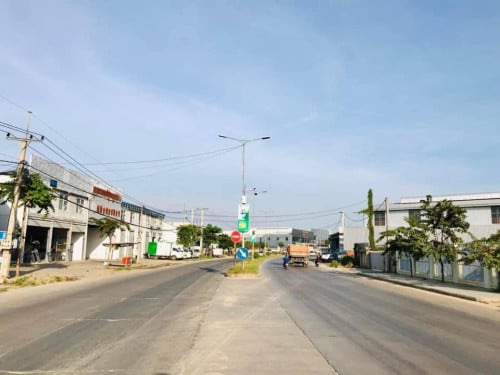 ដីមានឃ្លាំងមានចំណូលលើផ្លូវហានូយ