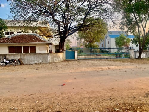 ដី ឃ្លាំងលក់ជិតគុកព្រៃសរ